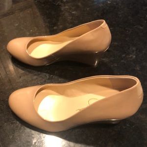 Jessica Simpson’s Wedge Pumps